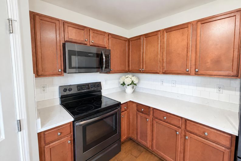Photo 6 of 25 of 104 Langhorne Dr, Mount Holly, NC