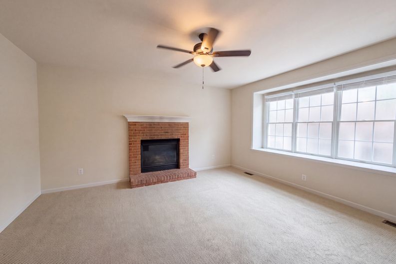 Photo 12 of 43 of 15559 Brown Deer Ct, Haymarket, VA