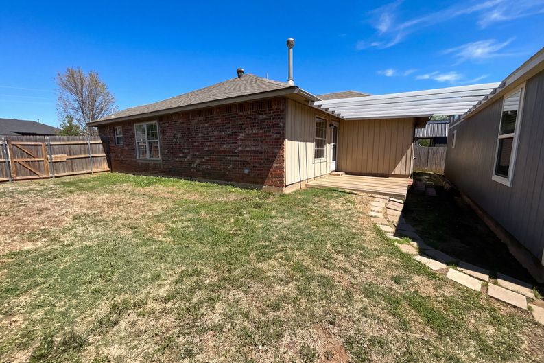 Photo 5 of 18 of 504 Woodbriar, Noble, OK