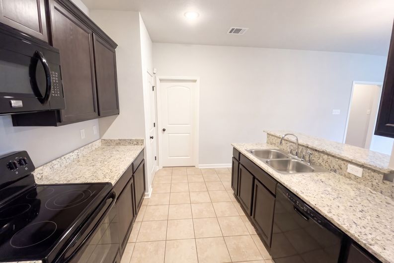 Photo 6 of 15 of 402 Cypress Garden Dr, Houma, LA