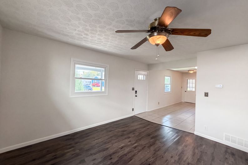 Photo 8 of 21 of 116 Valleyview Dr, Johnstown, OH