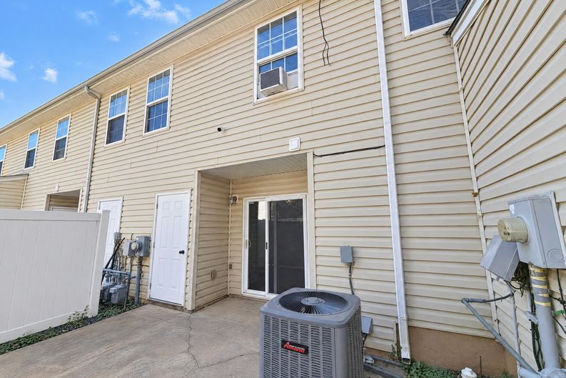 Photo 5 of 21 of 4212 Glenlea Commons Dr, Charlotte, NC
