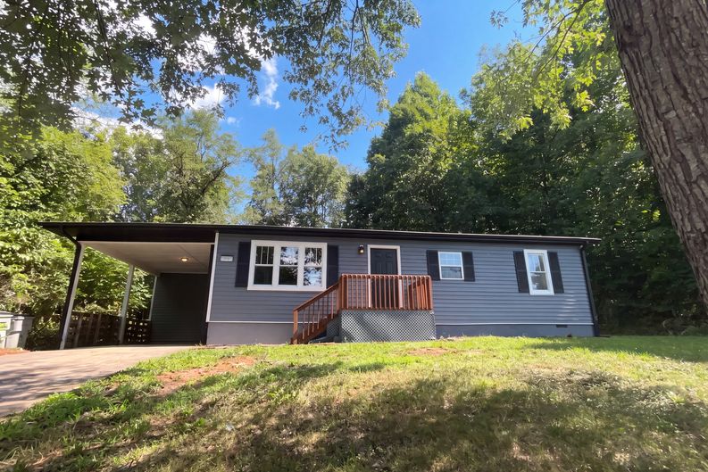 Photo 16 of 21 of 915 Kenham Pl, Lenoir, NC