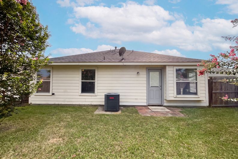Photo 5 of 16 of 21714 Falcongate Ct, Humble, TX