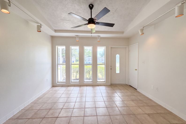Photo 10 of 30 of 509 Clearfield Rd, Brandon, FL