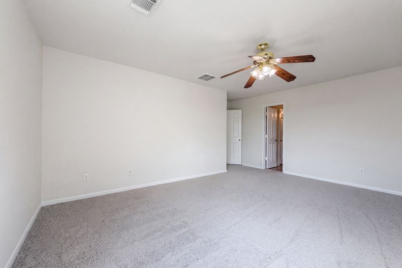 Photo 12 of 22 of 16519 Eaglewood Shadows Dr, Sugar Land, TX