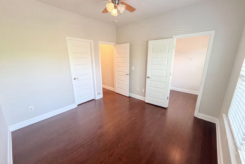 Photo 4 of 24 of 10555 Naramore Ln, Alpharetta, GA