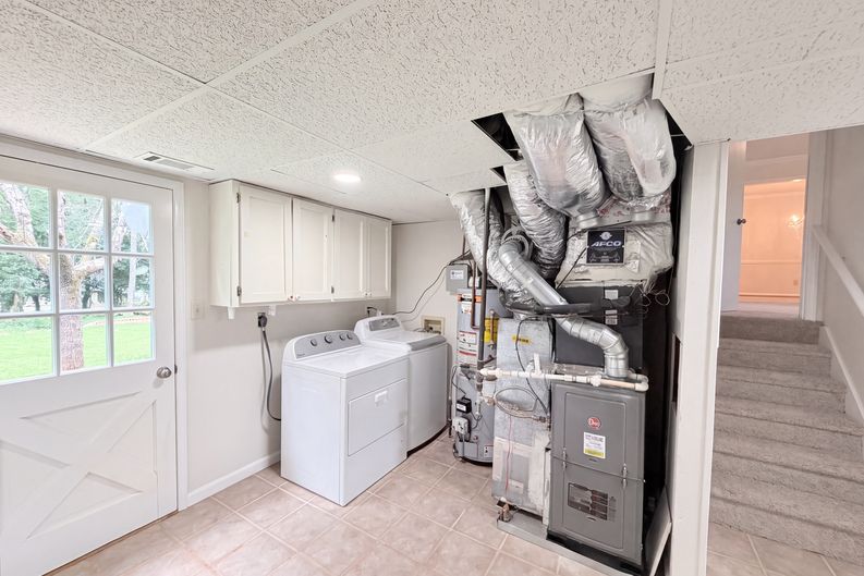 Photo 16 of 29 of 1731 Sundale Dr, Lawrenceville, GA