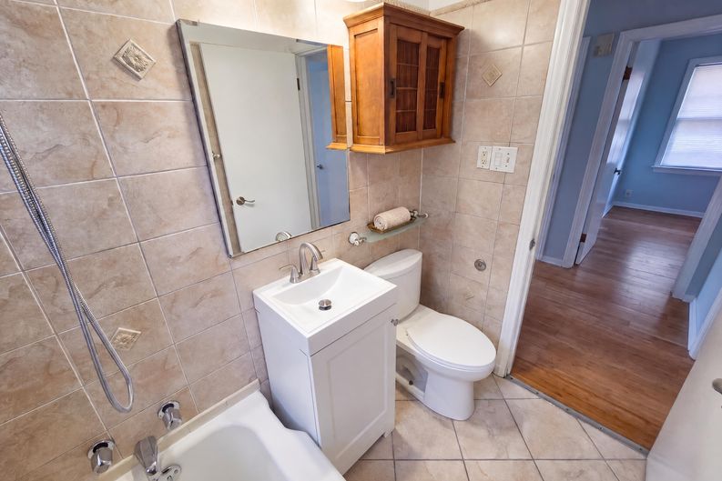 Photo 10 of 20 of 2339 Northgate Ave, Riverside, IL