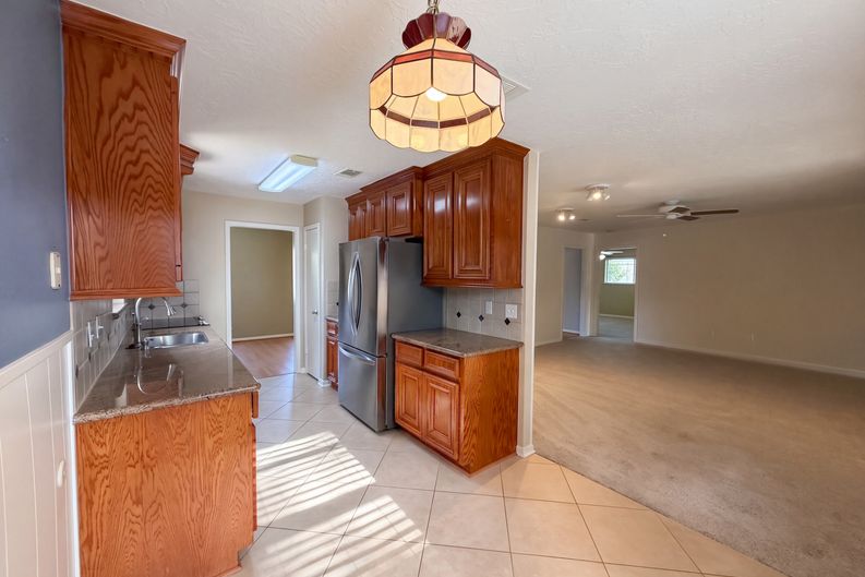 Photo 11 of 29 of 11819 Amblewood Dr, Meadows Place, TX