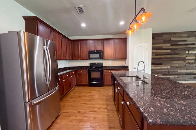 Photo 6 of 26 of 9165 Blackstone Dr, Providence Village, TX