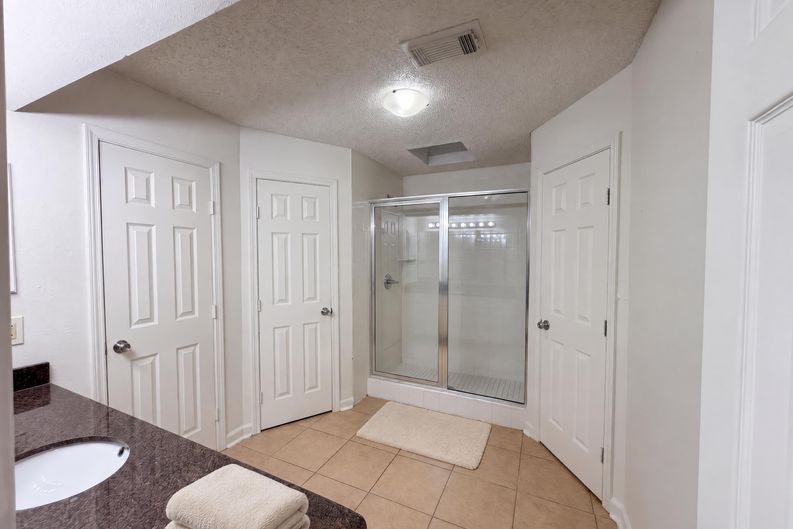 Photo 10 of 17 of 15803 Dunmoor Dr, Houston, TX