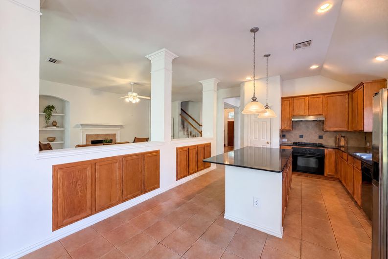 Photo 7 of 24 of 5307 Chatham Hill Ln, Houston, TX
