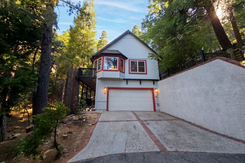 Photo 5 of 31 of 472 Brentwood Dr, Lake Arrowhead, CA
