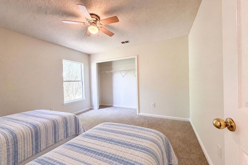 Photo 13 of 23 of 8436 Staplehurst Dr W, Jacksonville, FL