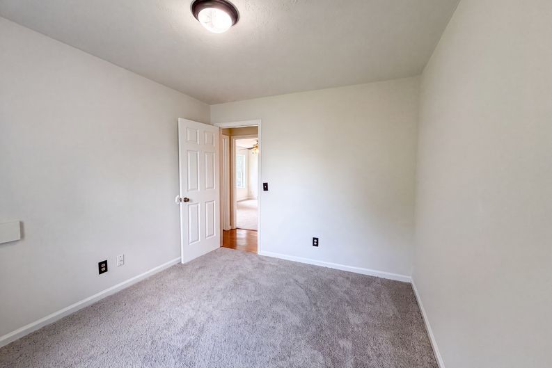 Photo 14 of 20 of 499 Holland Ridge Dr, La Vergne, TN