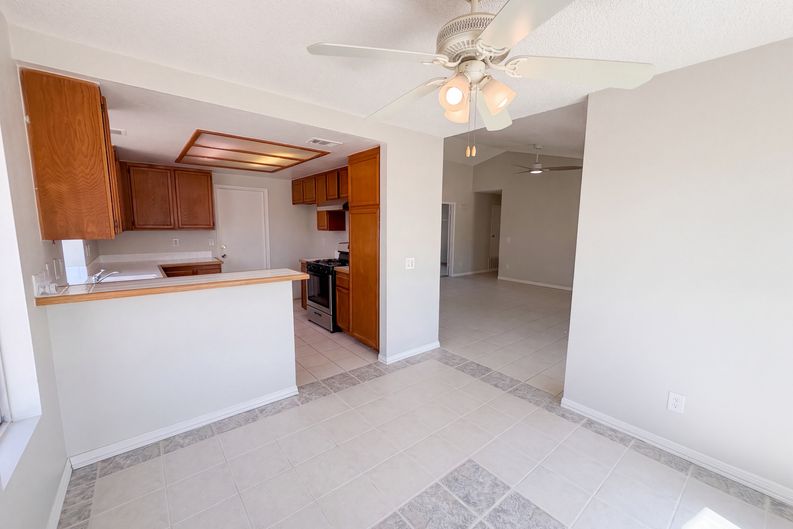 Photo 8 of 18 of 13561 Glacier Cir, Hesperia, CA