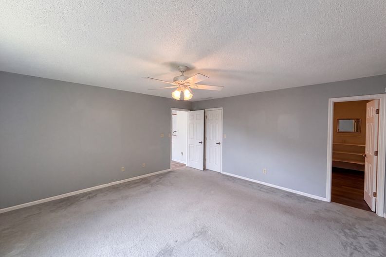 Photo 4 of 16 of 345 Leffler Dr, Indianapolis, IN