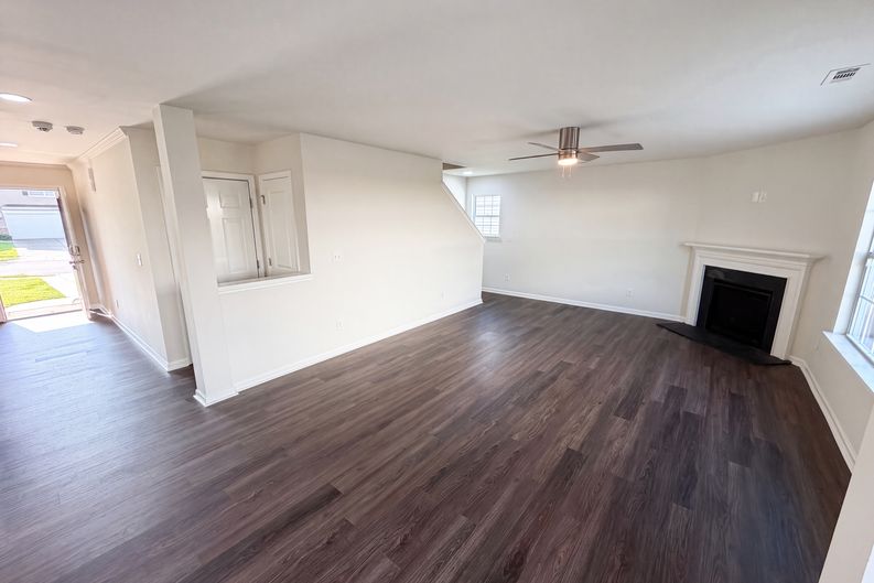 Photo 8 of 26 of 9833 Wardley Dr, Charlotte, NC