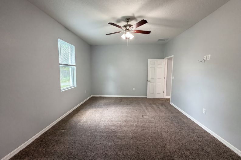 Photo 12 of 27 of 1013 W 11th St, Sanford, FL