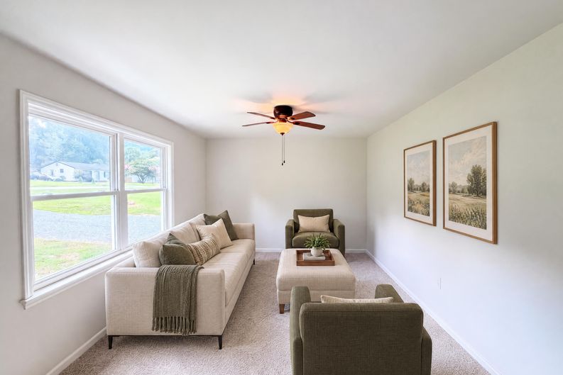 Photo 8 of 16 of 8332 Clear Meadow Ln, Charlotte, NC
