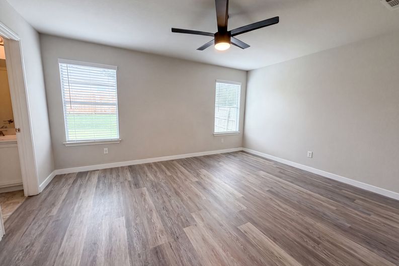 Photo 10 of 16 of 1076 Shadow Creek Blvd, Buda, TX