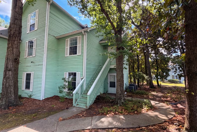 Photo 14 of 18 of 6297 Rolling Fork Rd, North Charleston, SC