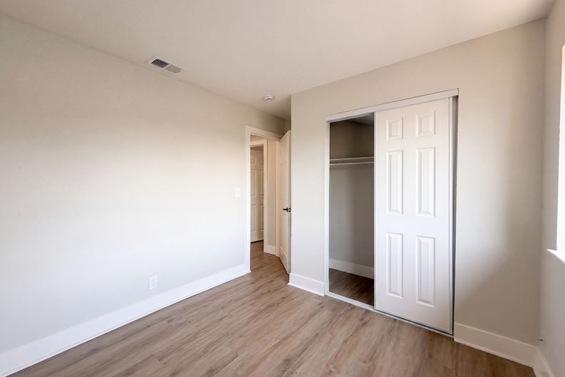 Photo 18 of 46 of 6005 La Castana Way, Sacramento, CA