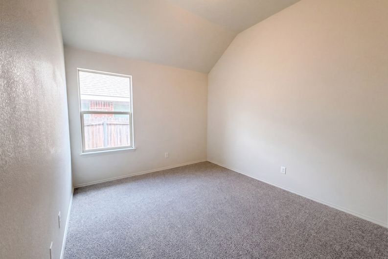 Photo 11 of 18 of 11813 Bellegrove Rd, Burleson, TX