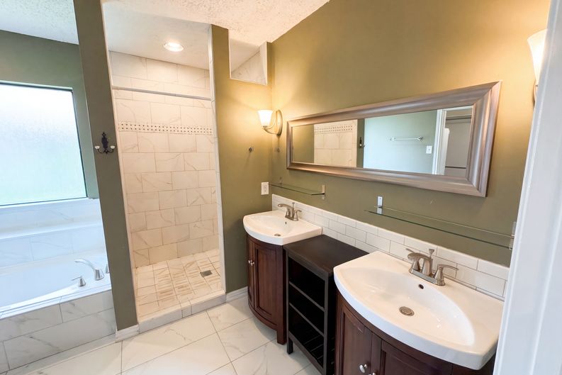 Photo 13 of 16 of 6712 Coach House Ln, Plano, TX