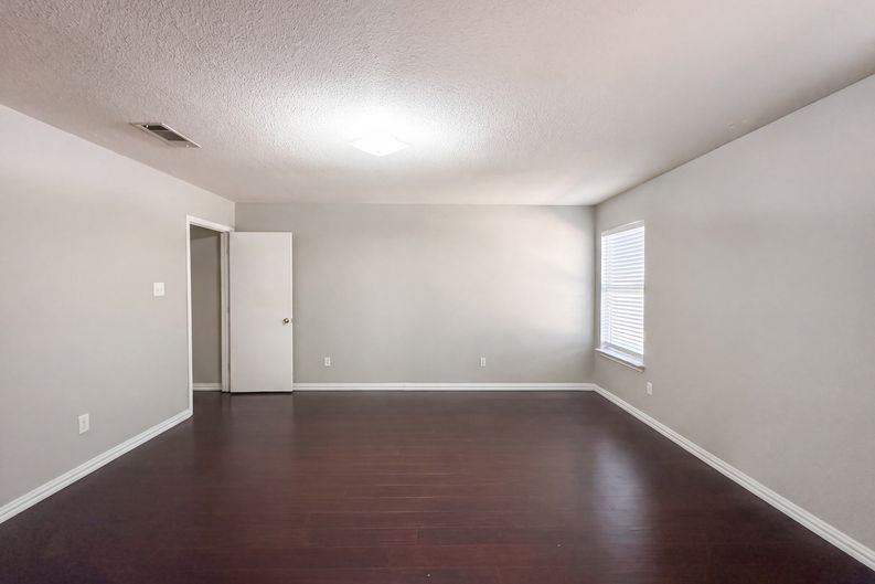 Photo 12 of 21 of 4609 Oxford Dr, Killeen, TX