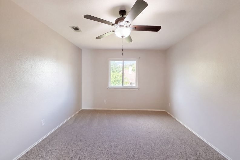 Photo 9 of 16 of 1722 Woods Blvd, Round Rock, TX