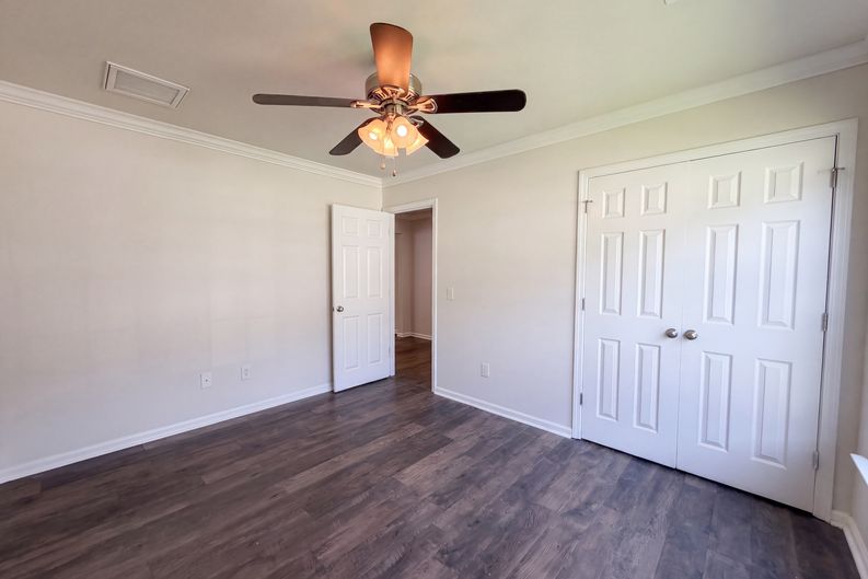 Photo 11 of 17 of 211 Emerald Isle Dr, Moncks Corner, SC