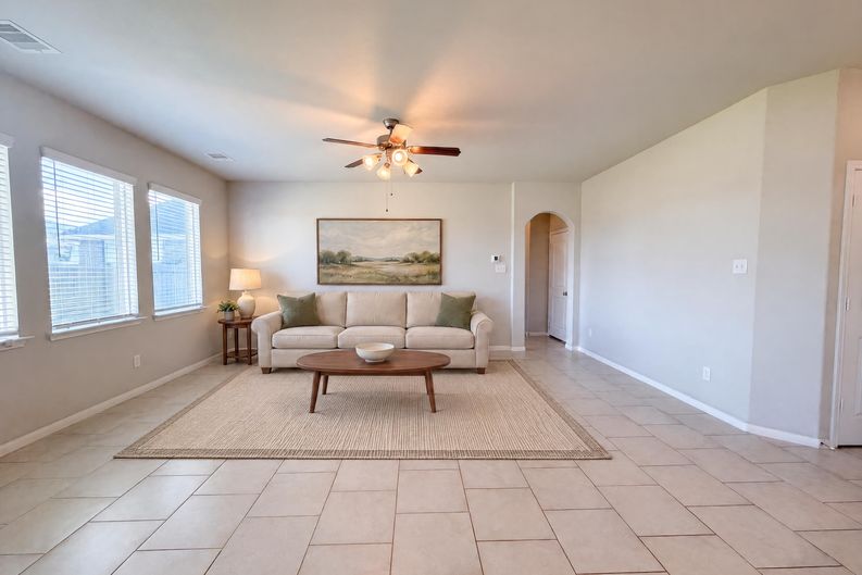 Photo 11 of 22 of 222 Ashley Way, Alvin, TX