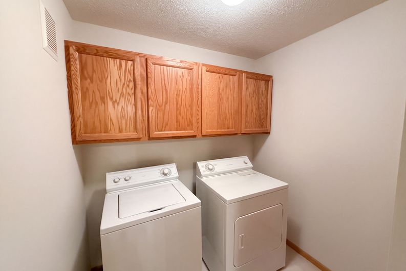 Photo 14 of 17 of 3130 Juniper Ln, Woodbury, MN