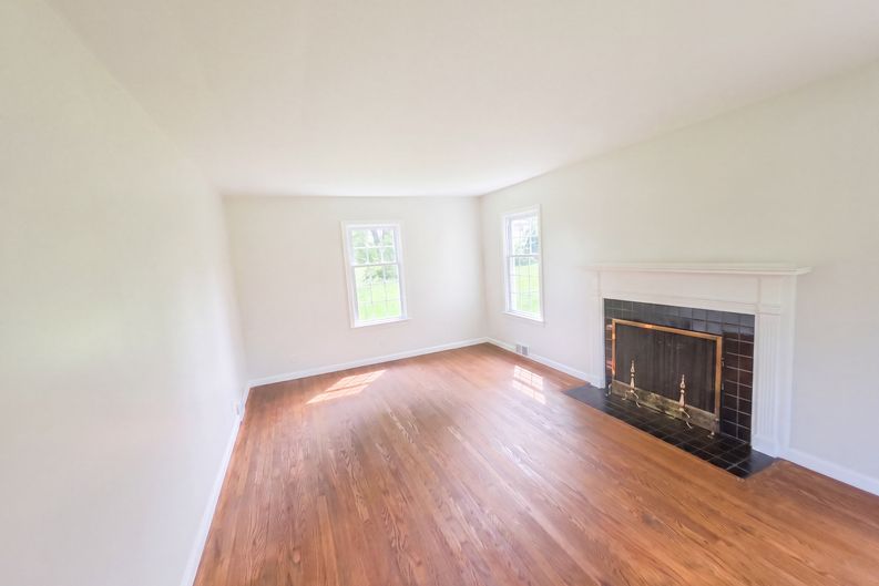 Photo 15 of 35 of 1408 Genesee Ave NE, Warren, OH