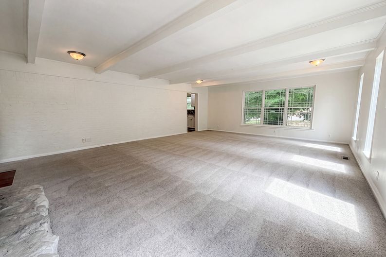 Photo 9 of 23 of 1909 Wisterwood Dr, Hoover, AL