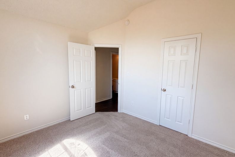 Photo 7 of 25 of 7109 Cottonwood Cir, Sachse, TX