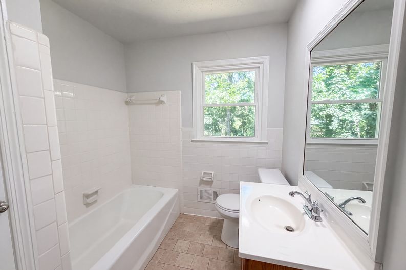 Photo 14 of 26 of 1653 E Kellogg Cir, Douglasville, GA