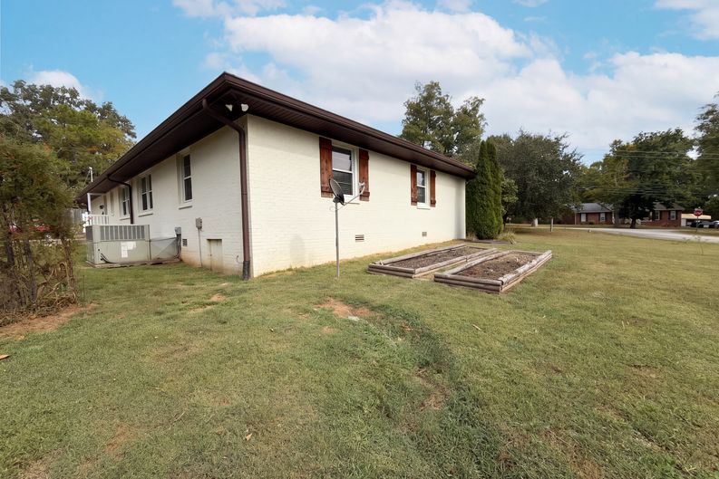 Photo 20 of 37 of 293 Theta Pike, Columbia, TN