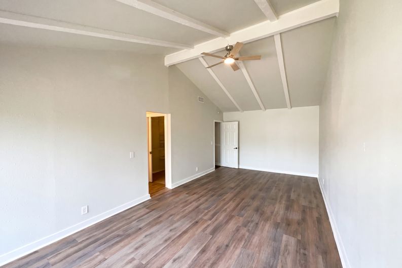 Photo 6 of 19 of 1154 S Ellison Dr, San Antonio, TX