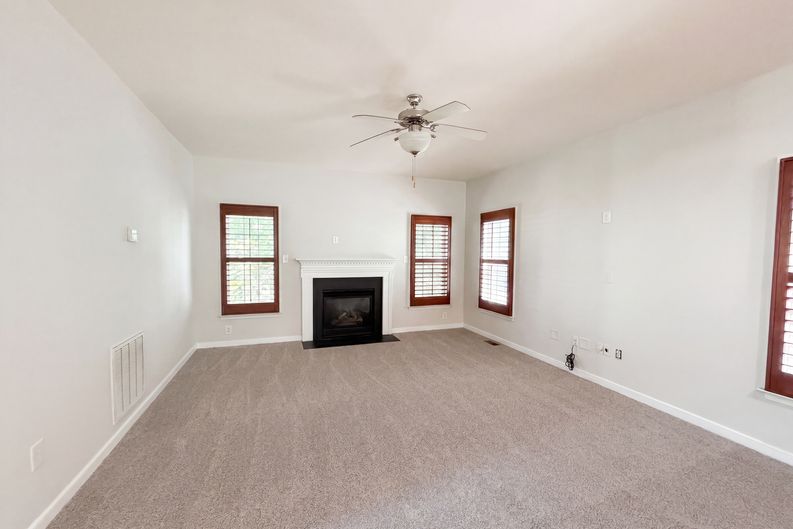 Photo 3 of 26 of 14725 Grand Forest Ct, South Chesterfield, VA