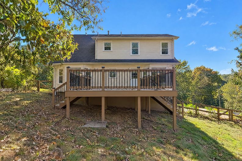 Photo 5 of 42 of 702 Lone Oak Dr, Pegram, TN