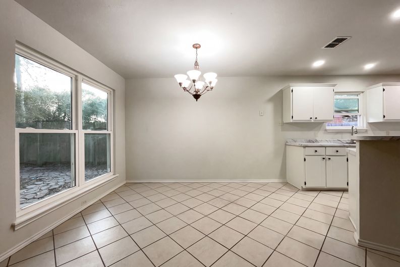 Photo 7 of 16 of 2175 Timberleaf Cir, Ingleside, TX