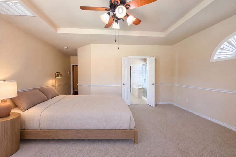 Photo 12 of 29 of 409 Lone Oak Ct, Kennedale, TX