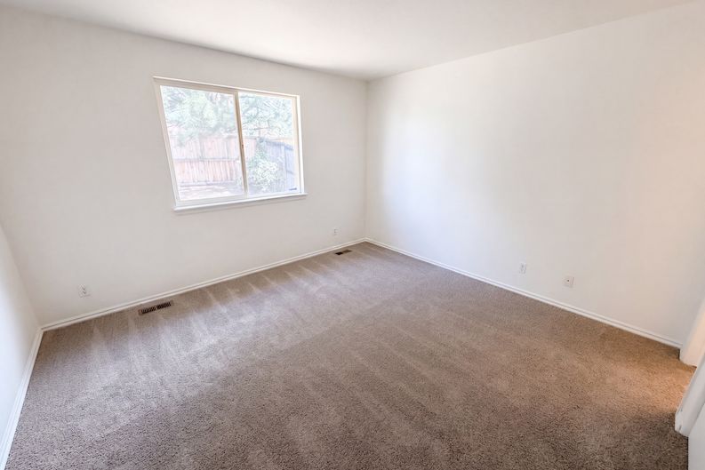 Photo 10 of 29 of 18959 E Linvale Pl, Aurora, CO