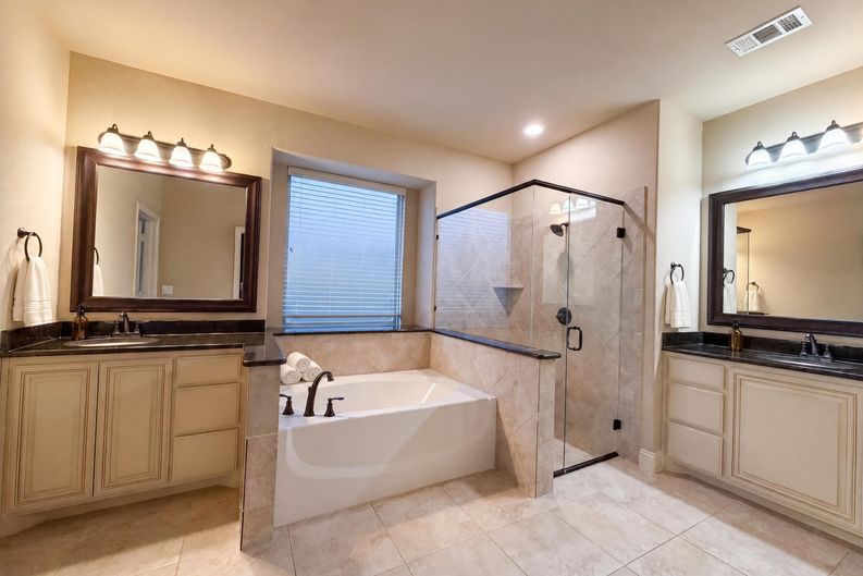 Photo 6 of 34 of 725 Lyndhurst Dr, Anna, TX