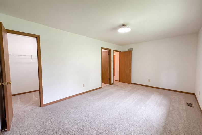 Photo 11 of 21 of 3679 Vago Ln, Florissant, MO