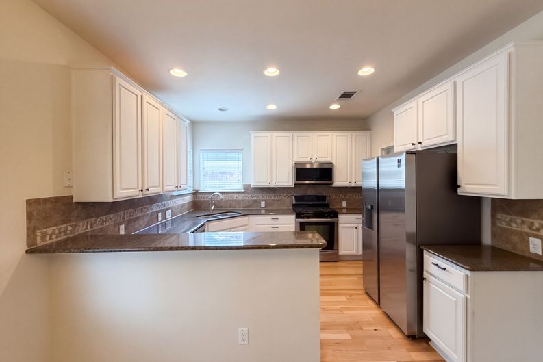 Photo 3 of 36 of 12016 Timber Heights Dr, Austin, TX
