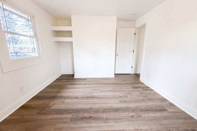 Photo 7 of 16 of 11650 NE Glisan St, Portland, OR